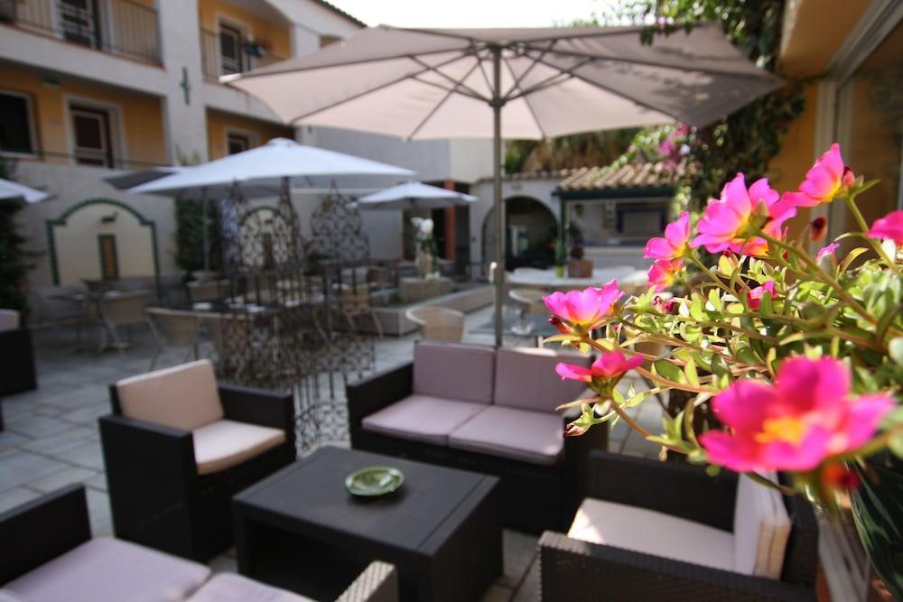 Logis Hotel Les II Mas - Perpignan Sud Cabestany ภายนอก รูปภาพ