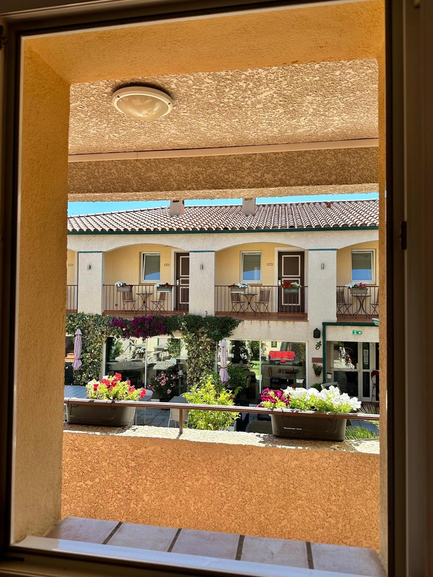 Logis Hotel Les II Mas - Perpignan Sud Cabestany ภายนอก รูปภาพ