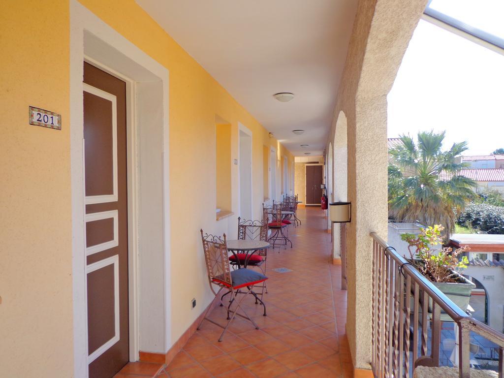 Logis Hotel Les II Mas - Perpignan Sud Cabestany ภายนอก รูปภาพ